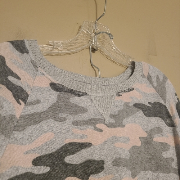 Secret Treasures | Women's Gray Camo Print Loungewear Pants Set or PJs (Size XL) - Picture 4 of 15